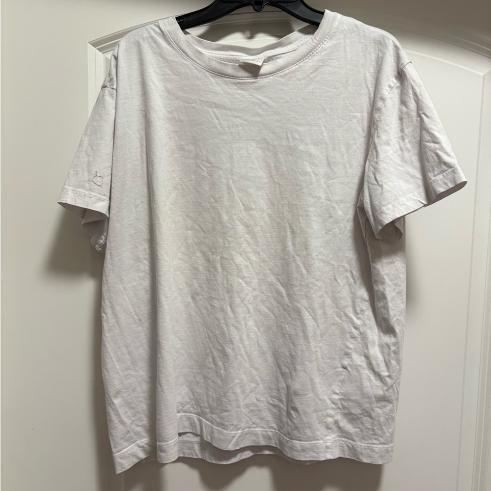 $5/$25 H&M White Short Sleeve Tee. Make a bundle.